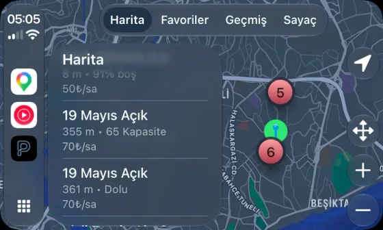 Parvy uygulamasının CarPlay ekranında otopark listesi ve harita